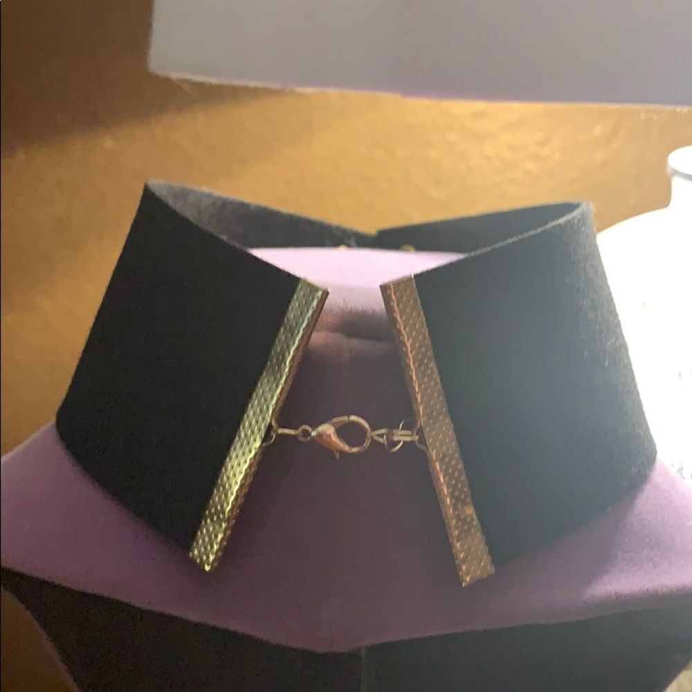 Faux suede choker   - Picture 5 of 5